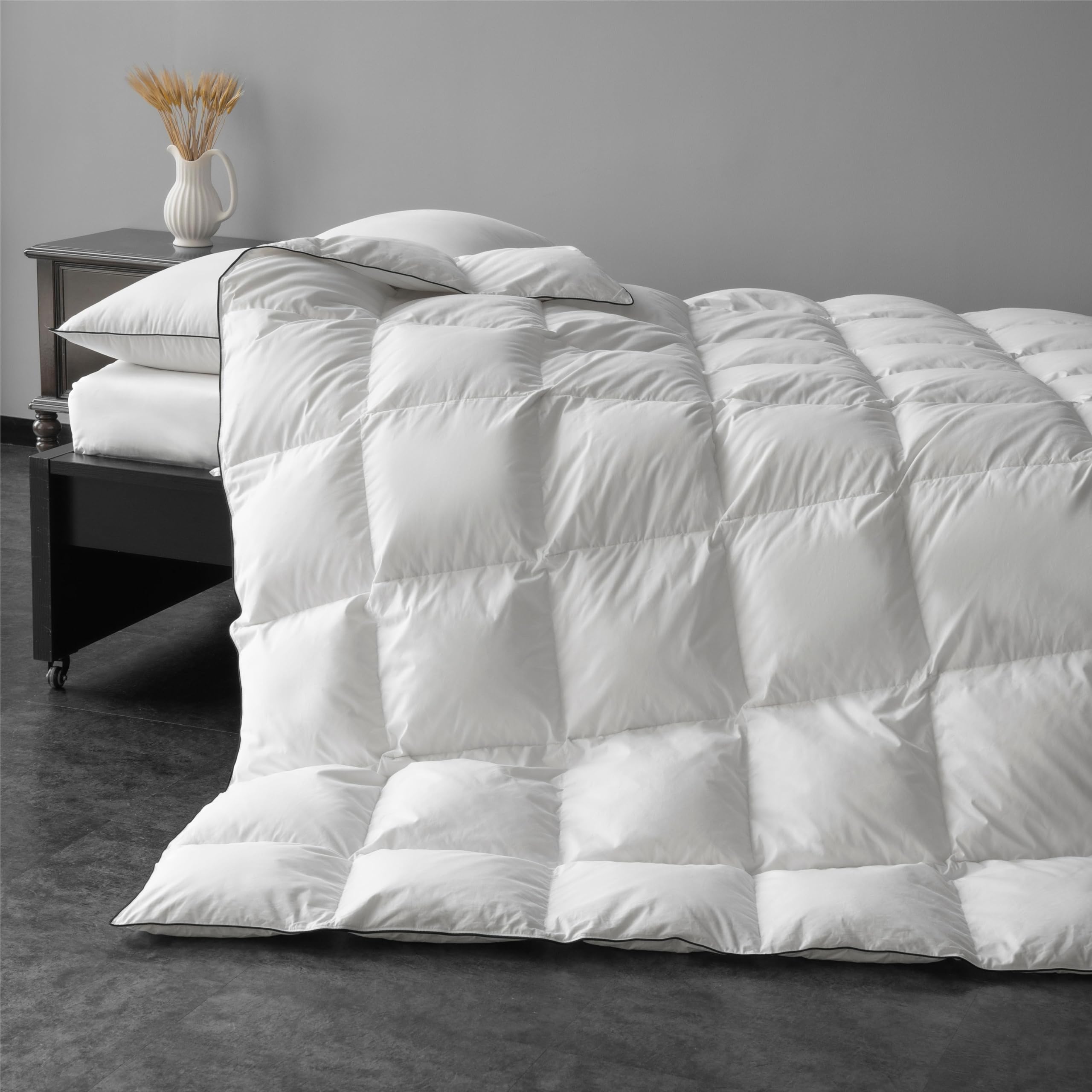 Maxicozy Down Fiber Comforter King Size, White Down Fiber Comforter Fluffy Duvet Insert King Size, All Season Ultra-Soft Hotel Q